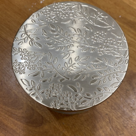 NWT.  Bath & Body Works, (White Barn), 3-wick candle. - Picture 3 of 6